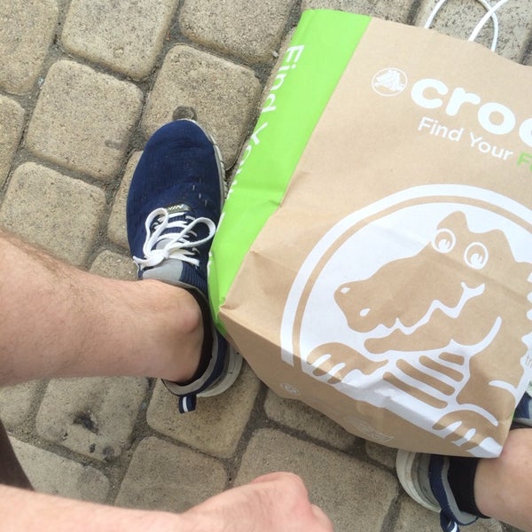 crocs triangle town center