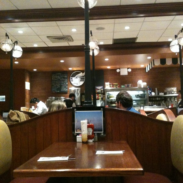 2/11/2013にRudy L.がPark Plaza Restaurantで撮った写真