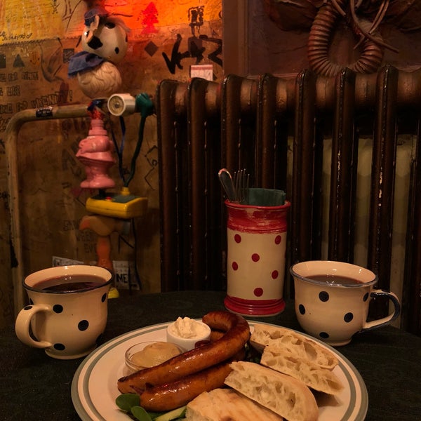 12/1/2018 tarihinde Anna B.ziyaretçi tarafından Csendes Vintage Bar &amp; Cafe'de çekilen fotoğraf