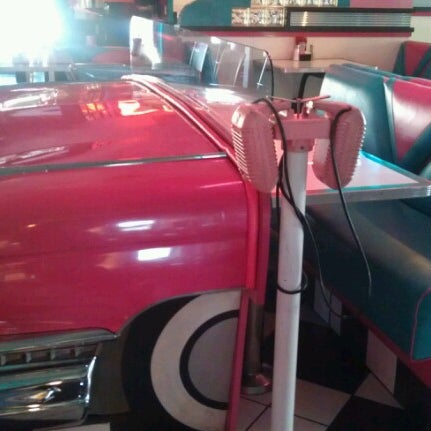 Снимок сделан в Frisco&#39;s Carhop Diner пользователем David T. 10/30/2012