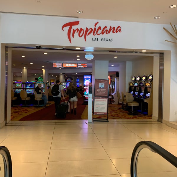 Foto diambil di Tropicana Las Vegas oleh Paul S. pada 10/21/2021