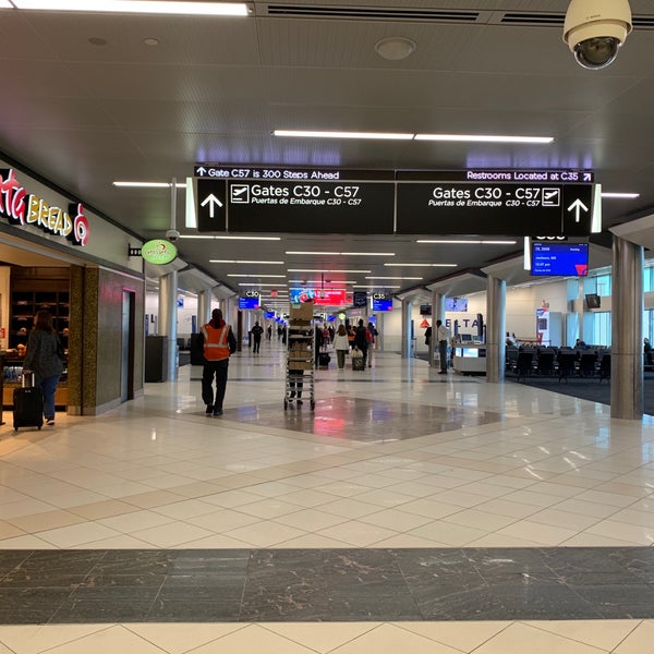 Снимок сделан в Concourse C пользователем Paul S. 12/4/2019