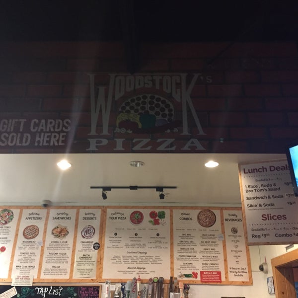 10/5/2016 tarihinde Paul S.ziyaretçi tarafından Woodstock&#39;s Pizza'de çekilen fotoğraf