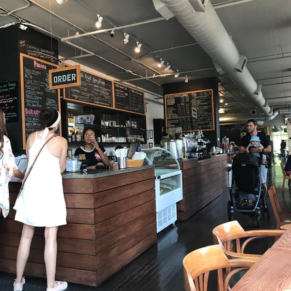 Foto tirada no(a) Little Branch Cafe South Loop por Paul S. em 7/28/2018