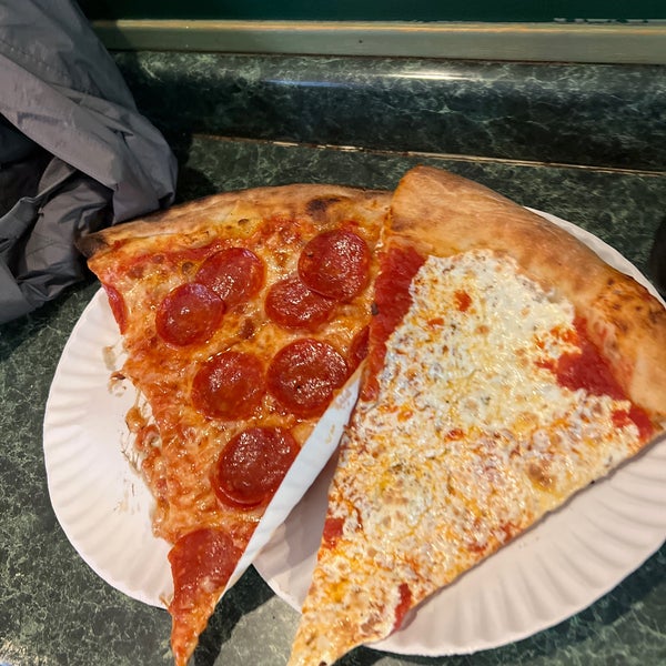 Photo taken at Joe&#39;s Pizza by Paul S. on 8/22/2022