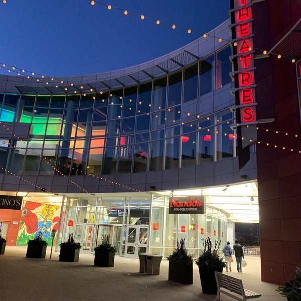 ShowPlace ICON at Roosevelt Collection Chicago'da Sinema'da fotoğraflar