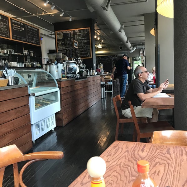 7/31/2018 tarihinde Paul S.ziyaretçi tarafından Little Branch Cafe South Loop'de çekilen fotoğraf