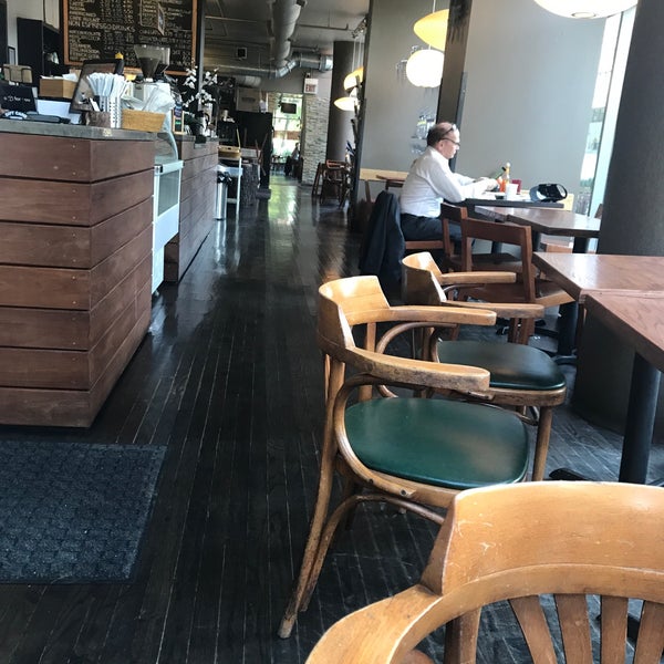 8/22/2018 tarihinde Paul S.ziyaretçi tarafından Little Branch Cafe South Loop'de çekilen fotoğraf