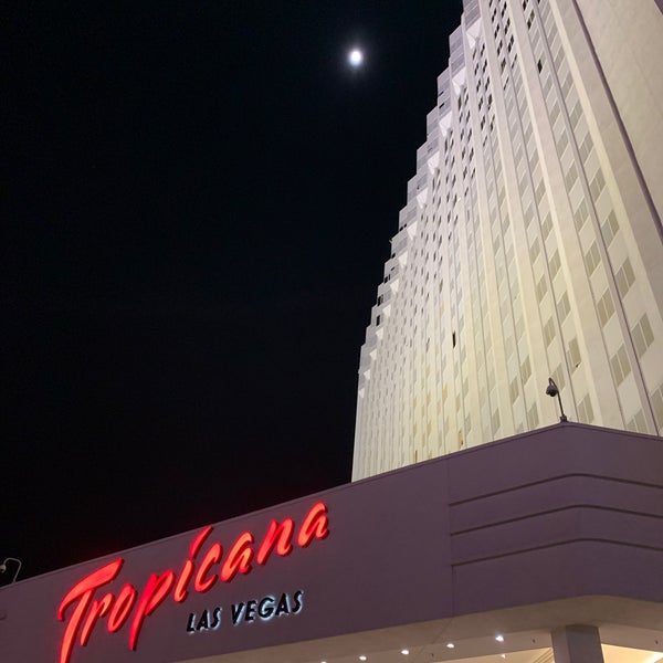 Foto diambil di Tropicana Las Vegas oleh Paul S. pada 10/22/2021
