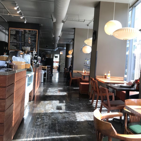 2/18/2018 tarihinde Paul S.ziyaretçi tarafından Little Branch Cafe South Loop'de çekilen fotoğraf