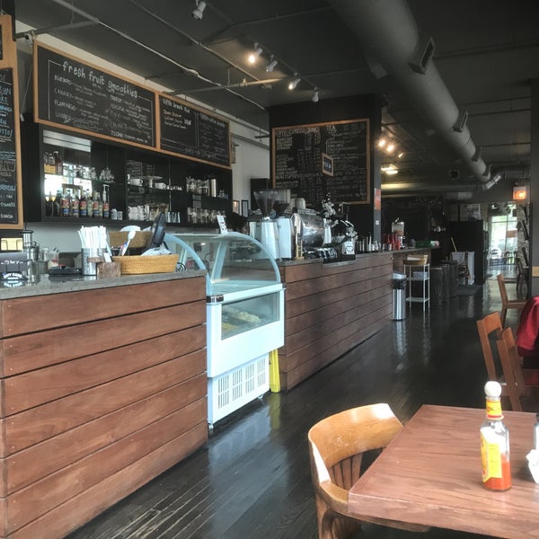Foto tirada no(a) Little Branch Cafe South Loop por Paul S. em 5/9/2019