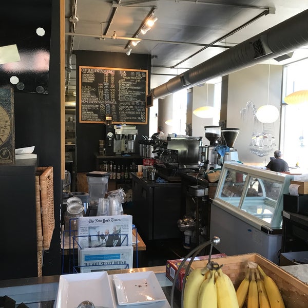 Foto tirada no(a) Little Branch Cafe South Loop por Paul S. em 6/21/2017
