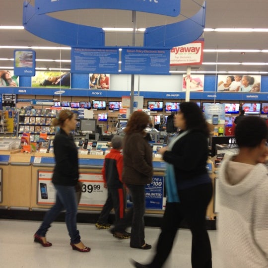 次での写真：Walmart Supercenter Streamwood、IL