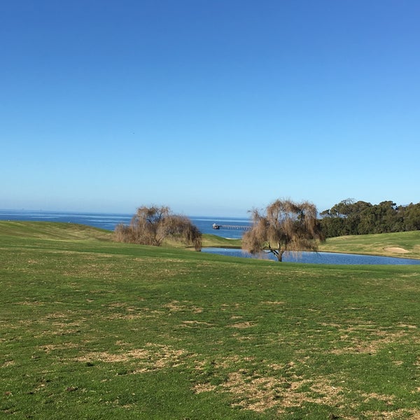 Das Foto wurde bei Sandpiper Golf Course von Keith P. am 12/22/2016 aufgenommen