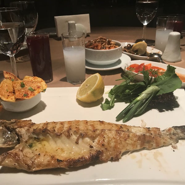 Foto diambil di Safir Restaurant oleh 🙂YuNuS Gözükızıl 👍🏻 pada 4/28/2018