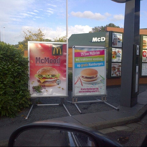 รูปภาพถ่ายที่ McDonald&#39;s โดย Simon v. เมื่อ 9/25/2012