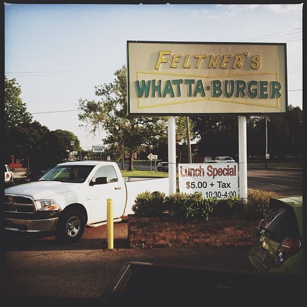 Foto tirada no(a) Feltner&#39;s Whatta-Burger por Bryan J. em 5/12/2013