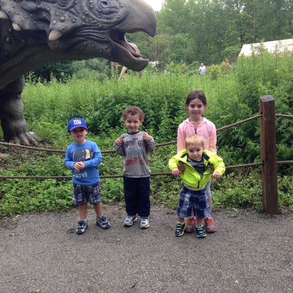 Foto scattata a Field Station: Dinosaurs da John K. il 6/28/2015