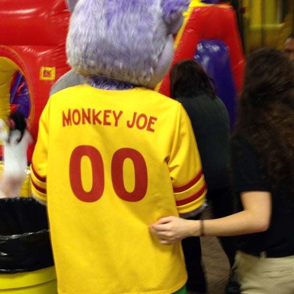 1/17/2015 tarihinde John K.ziyaretçi tarafından Monkey Joe&#39;s - Dulles'de çekilen fotoğraf