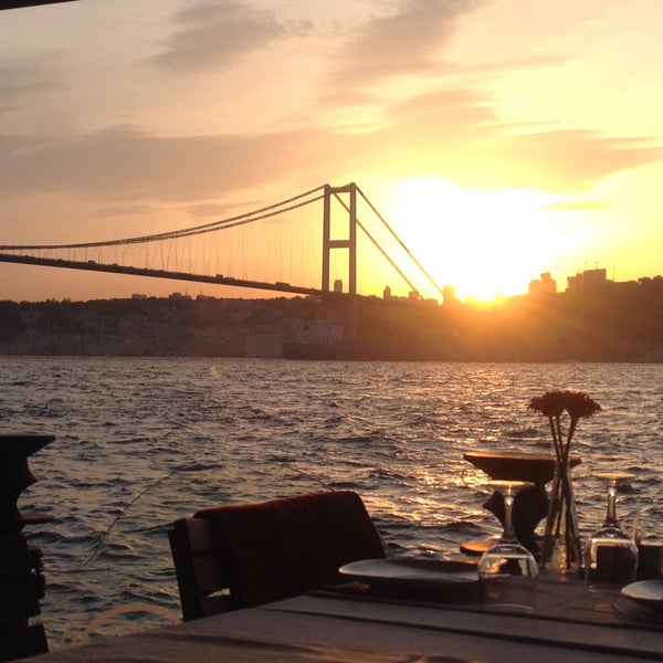 รูปภาพถ่ายที่ Çeşmîdil Cafe &amp; Restaurant โดย Özlem K. เมื่อ 5/26/2015