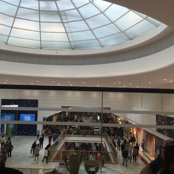 Photo taken at Brent Cross Shopping Centre by Tulin on 7/10/2016