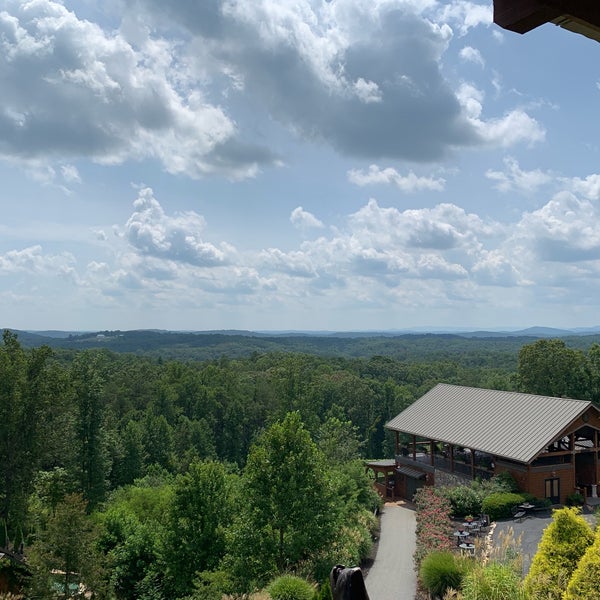 Photo taken at Wolf Mountain Vineyards by Leslie A. on 8/11/2019