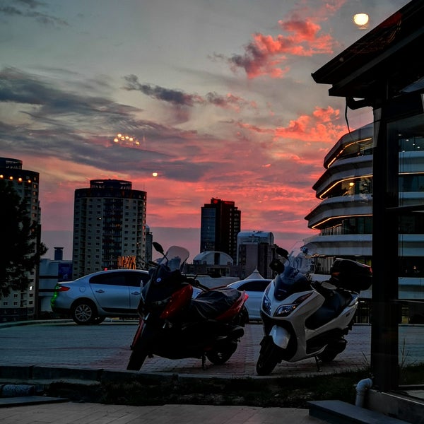Photo taken at Monna by Rıdvan Ö. on 5/8/2019