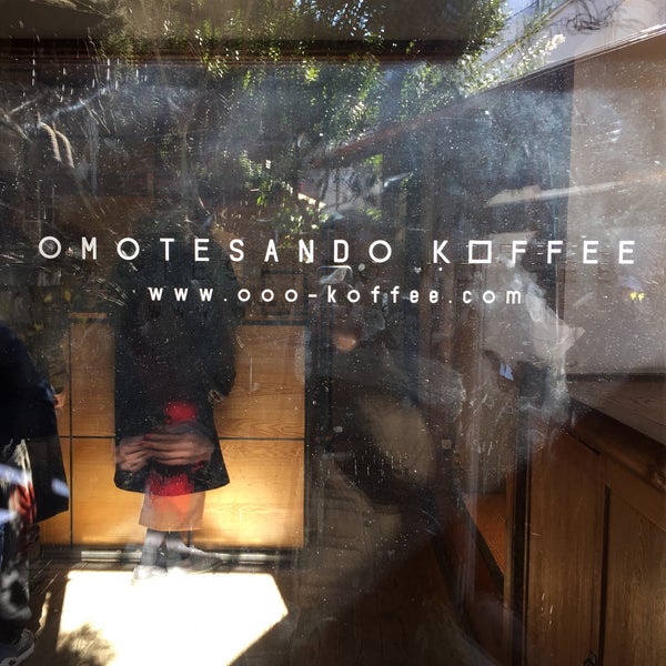 Photo taken at Omotesando Koffee by Darren W. on 12/28/2015