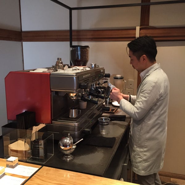 Das Foto wurde bei Omotesando Koffee von Darren W. am 12/28/2015 aufgenommen