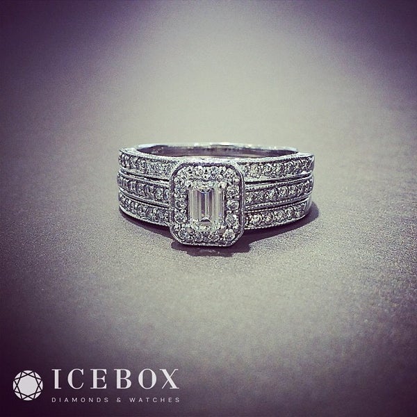 Foto tomada en Icebox Diamonds &amp; Watches  por Icebox Diamonds &amp; Watches el 10/9/2014