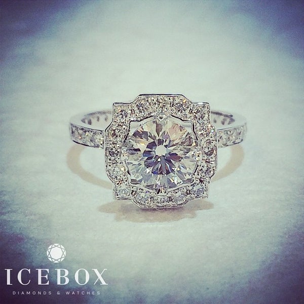 Foto tomada en Icebox Diamonds &amp; Watches  por Icebox Diamonds &amp; Watches el 8/15/2014