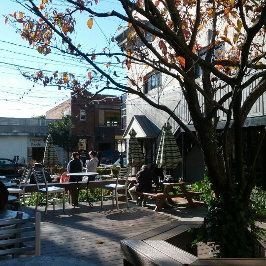 Foto tirada no(a) Bloc Cafe por L E. em 10/16/2012