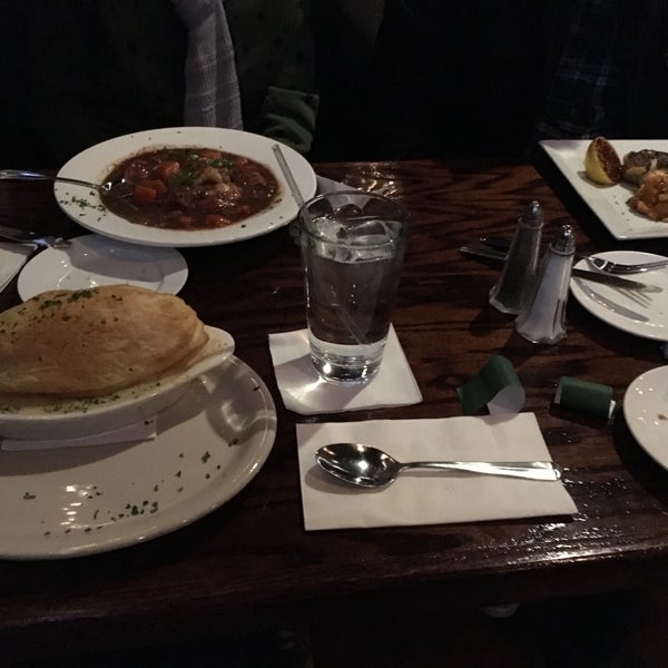 Best Irish pub I've been to lately💯 The homemade pot pie was killer - so light the pastry and so creamy the filling and the Guinness stew flavor was a knockout! Also a must try: the yummy crab cakes!