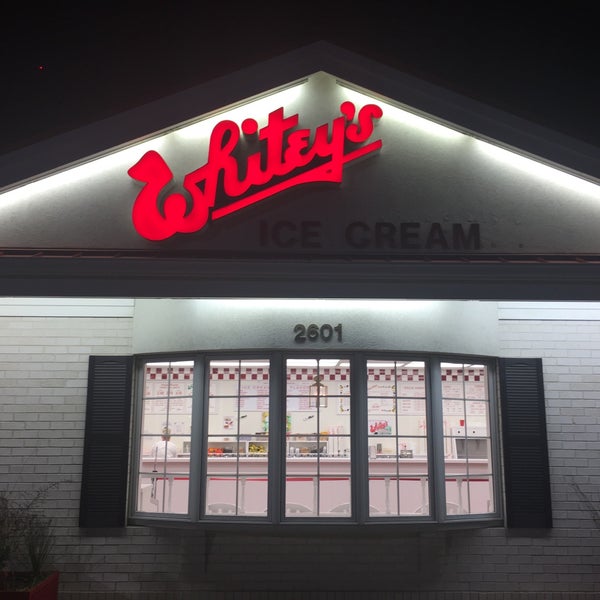 Photo taken at Whitey&#39;s Ice Cream by Thomas R. on 11/16/2016