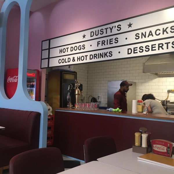 Foto diambil di Dusty’s Hot Dogs &amp; Coldies oleh Safak Y. pada 7/11/2019