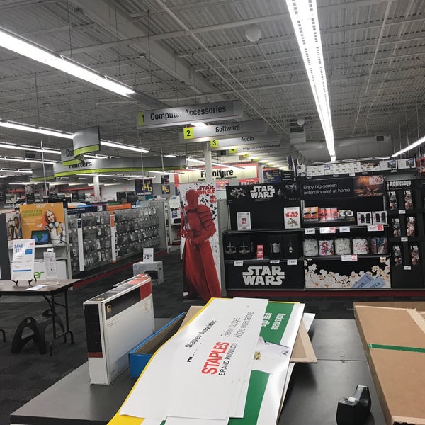 Staples Tienda de artículos de papelería/oficina en Newark