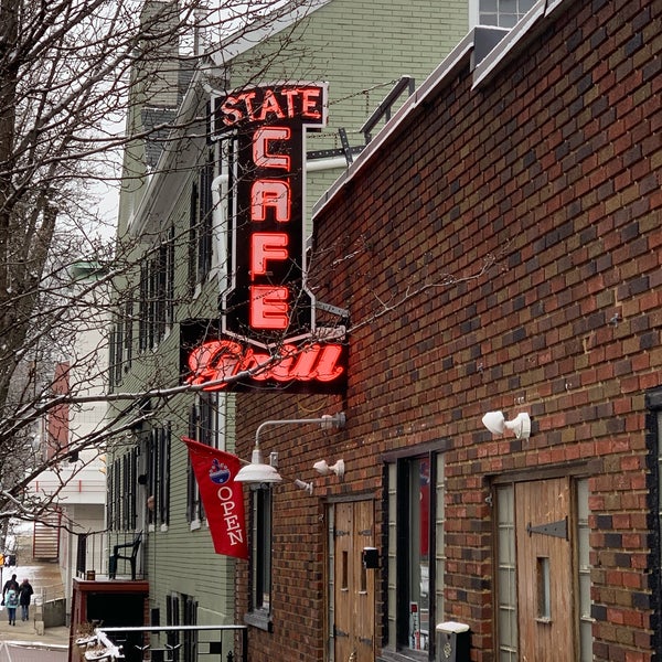 Foto tirada no(a) State Cafe &amp; Grill por Richard S. em 2/11/2019
