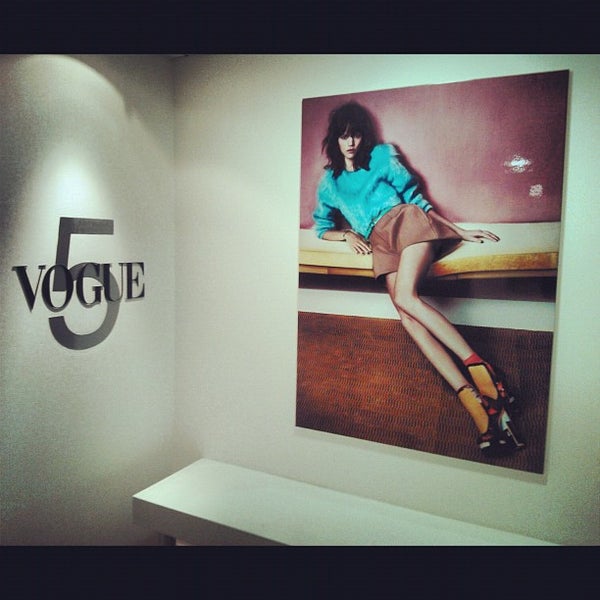 Foto tirada no(a) Vogue House por Kelly J. em 11/26/2012