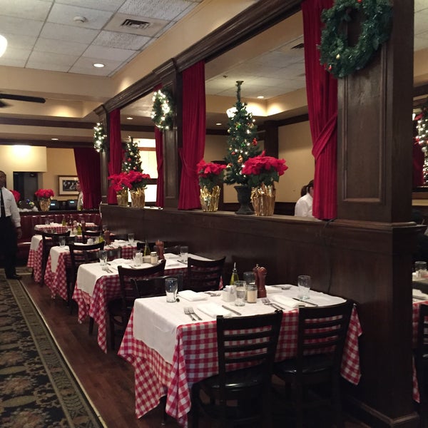 Photo taken at Maggiano&#39;s Little Italy by Ivonne G. on 12/16/2014