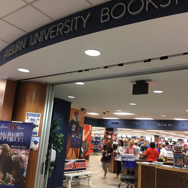 9/15/2017 tarihinde Ellen M.ziyaretçi tarafından Auburn University Bookstore'de çekilen fotoğraf