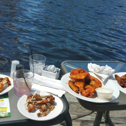 Photo taken at Flip Flops - Dockside Eatery by Thomas A. on 3/23/2016