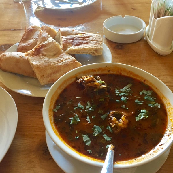 5/30/2017 tarihinde Priyanka K.ziyaretçi tarafından Restaurant Cozy Corner Kazbegi'de çekilen fotoğraf