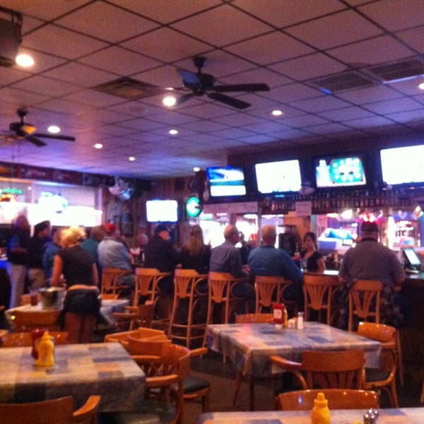 Foto tirada no(a) JD&#39;s Sports Bar And Grill por Dave em 3/3/2013