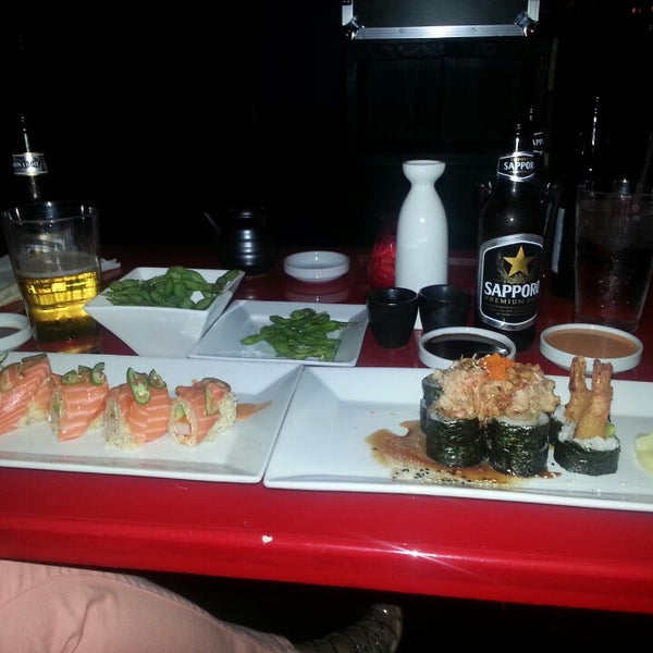 Foto scattata a Red Koi Thai &amp; Sushi Lounge da Gabriel P. il 5/19/2013
