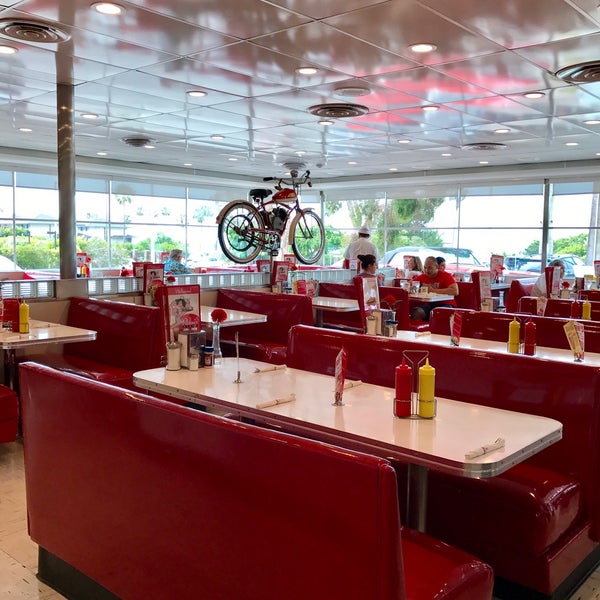 Photo taken at Ruby&#39;s Diner by Pat T. on 5/22/2017