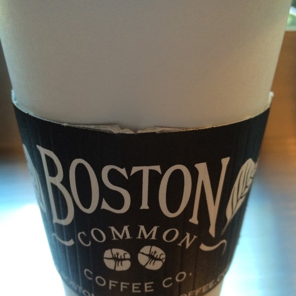Foto tirada no(a) Boston Common Coffee Company por Patrick H. em 10/5/2014