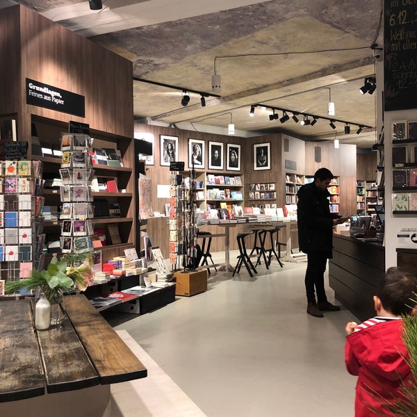 Foto tirada no(a) ocelot, not just another bookstore por Irmak T. em 12/15/2018