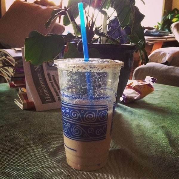 Foto scattata a Peet&#39;s Coffee &amp; Tea da Zachary D. il 8/28/2014