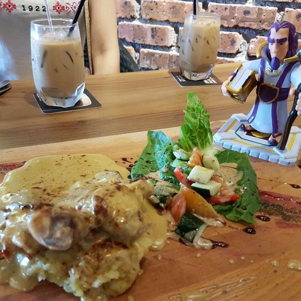Clash On Cafe 13 Tips From 380 Visitors