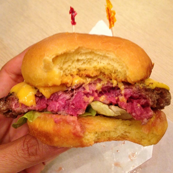 4/27/2013にRebecca S.がOmakase Burgerで撮った写真